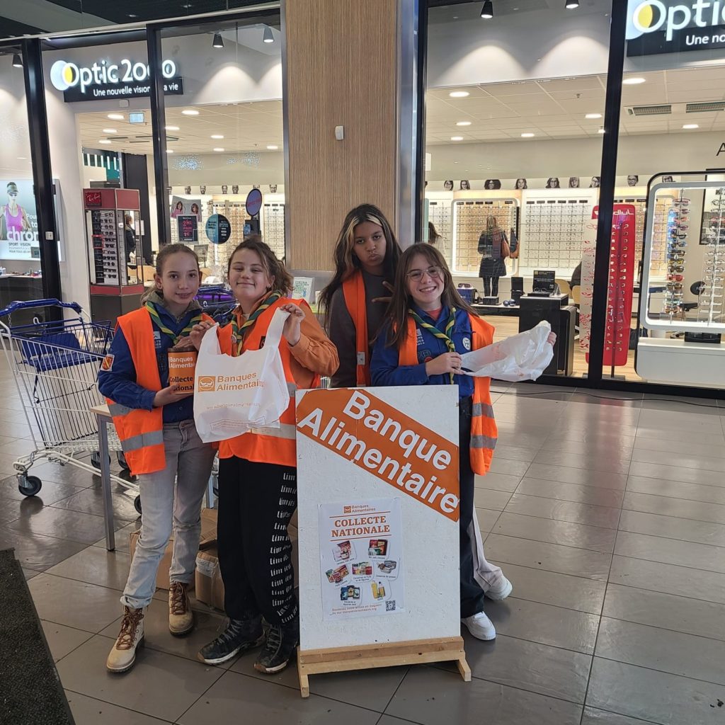 Enfant participant à la Banque alimentaire sur Altkirch afin d'aider la croix rouge